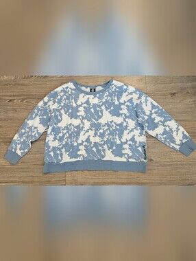 Reebok 3XL Cropped Light Blue and White Tie-Dye Crewneck Sweatshirt